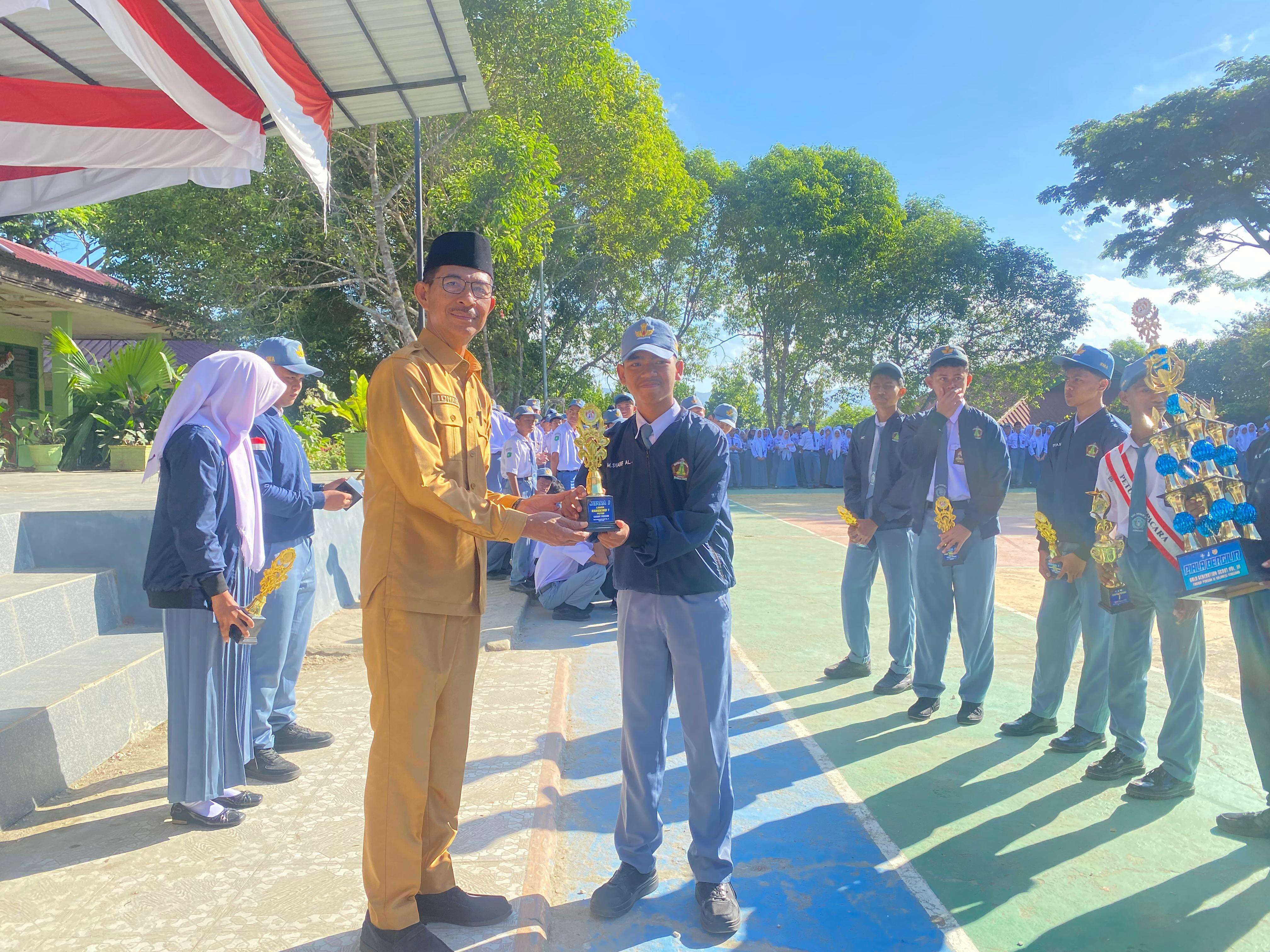 Penyerahan Piagam dan Piala Gold Generation Scout Vol. 3 Pramuka Wonua Sakti